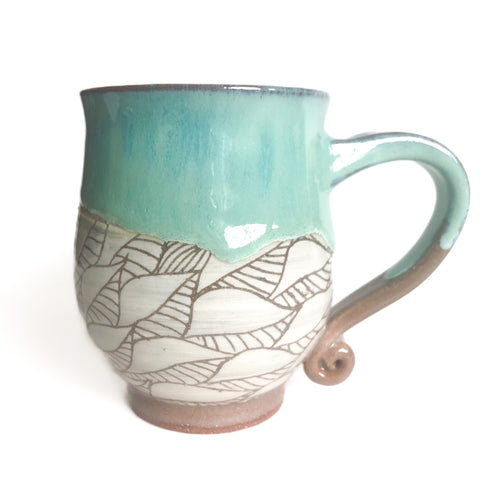 Tasse à anse motif feuilles